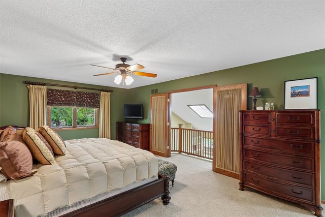 7008 Rocklyn Circle, Urbandale, IA 50322