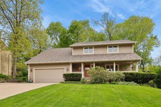 7008 Rocklyn Circle, Urbandale, IA 50322