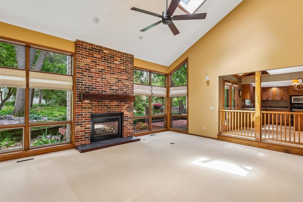 7008 Rocklyn Circle, Urbandale, IA 50322