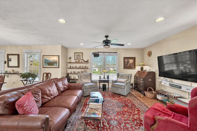 1089 Marie DR, Huddleston, VA 24104