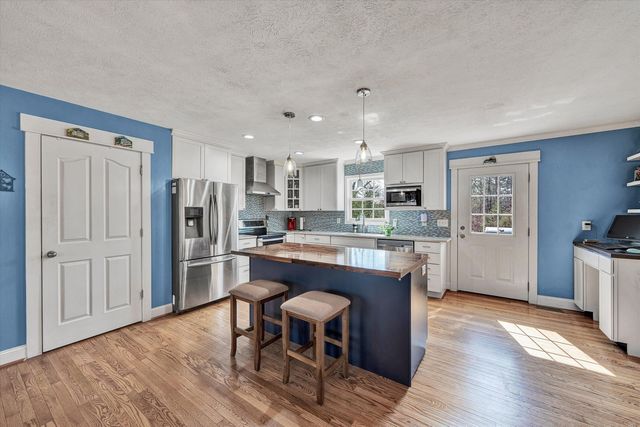 1089 Marie DR, Huddleston, VA 24104