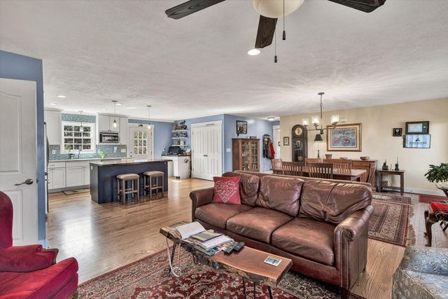 1089 Marie DR, Huddleston, VA 24104