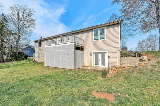 1089 Marie DR, Huddleston, VA 24104