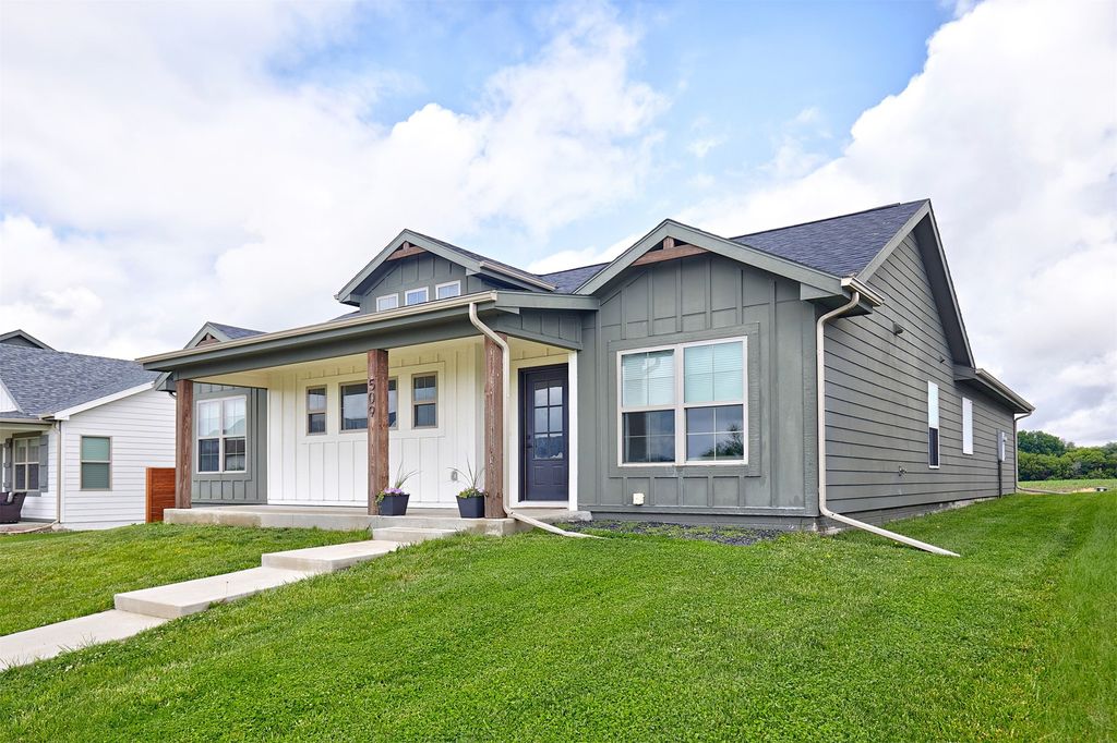 509 Sycamore Street, Dallas Center, IA 50063