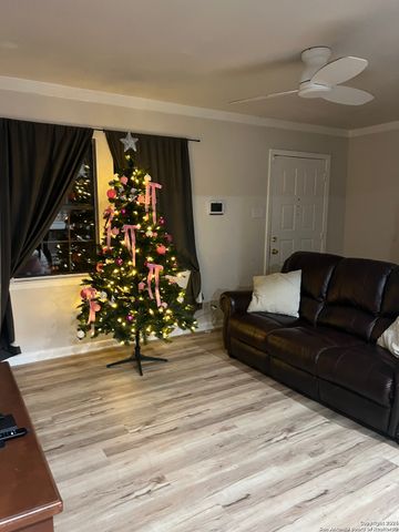 302 Storeywood, San Antonio, TX 78213