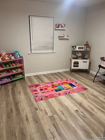 302 Storeywood, San Antonio, TX 78213