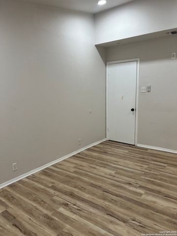 302 Storeywood, San Antonio, TX 78213