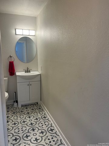 302 Storeywood, San Antonio, TX 78213