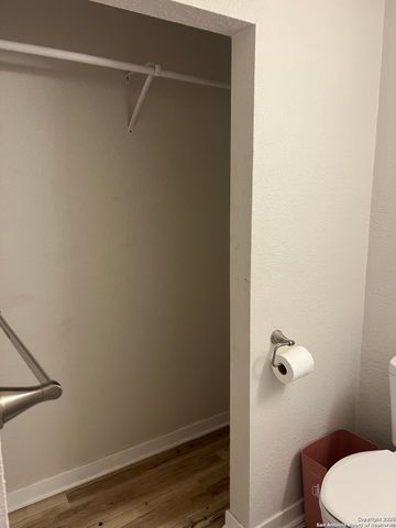 302 Storeywood, San Antonio, TX 78213