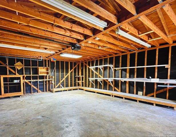 302 Storeywood, San Antonio, TX 78213