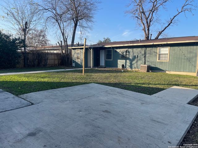 302 Storeywood, San Antonio, TX 78213