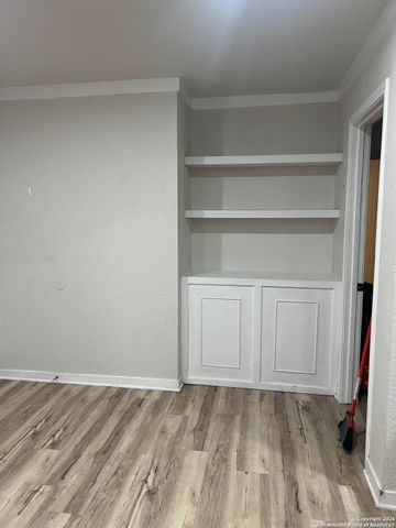 302 Storeywood, San Antonio, TX 78213