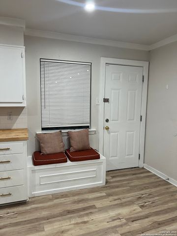 302 Storeywood, San Antonio, TX 78213