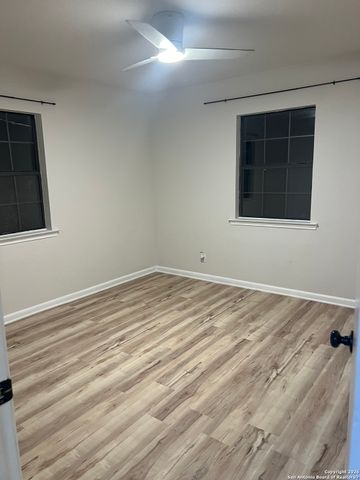 302 Storeywood, San Antonio, TX 78213