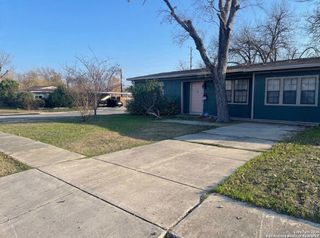 302 Storeywood, San Antonio, TX 78213