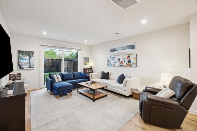 14 F Street B, Charleston, SC 29403