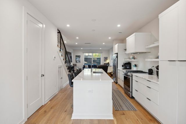 14 F Street B, Charleston, SC 29403