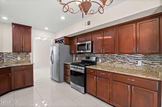 1425 RAINBOW RIDGE Drive, El Paso, TX 79912