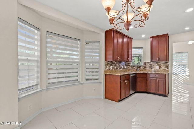 1425 RAINBOW RIDGE Drive, El Paso, TX 79912