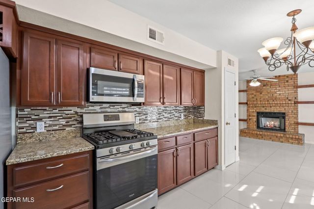 1425 RAINBOW RIDGE Drive, El Paso, TX 79912