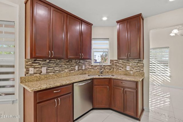 1425 RAINBOW RIDGE Drive, El Paso, TX 79912