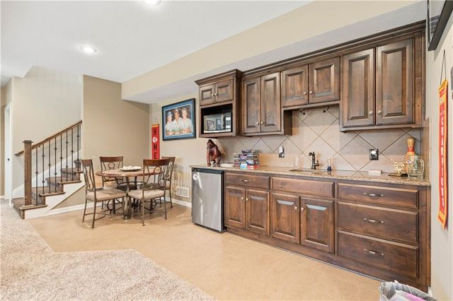 5405 NW 94th Street, Kansas City, MO 64154