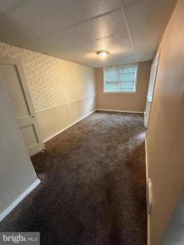 208 GOLF RD, Darby, PA 19023