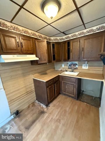 208 GOLF RD, Darby, PA 19023