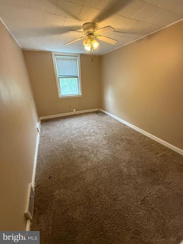 208 GOLF RD, Darby, PA 19023