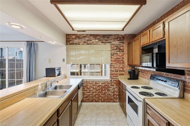 5207 Calico CT, Virginia Beach, VA 23464