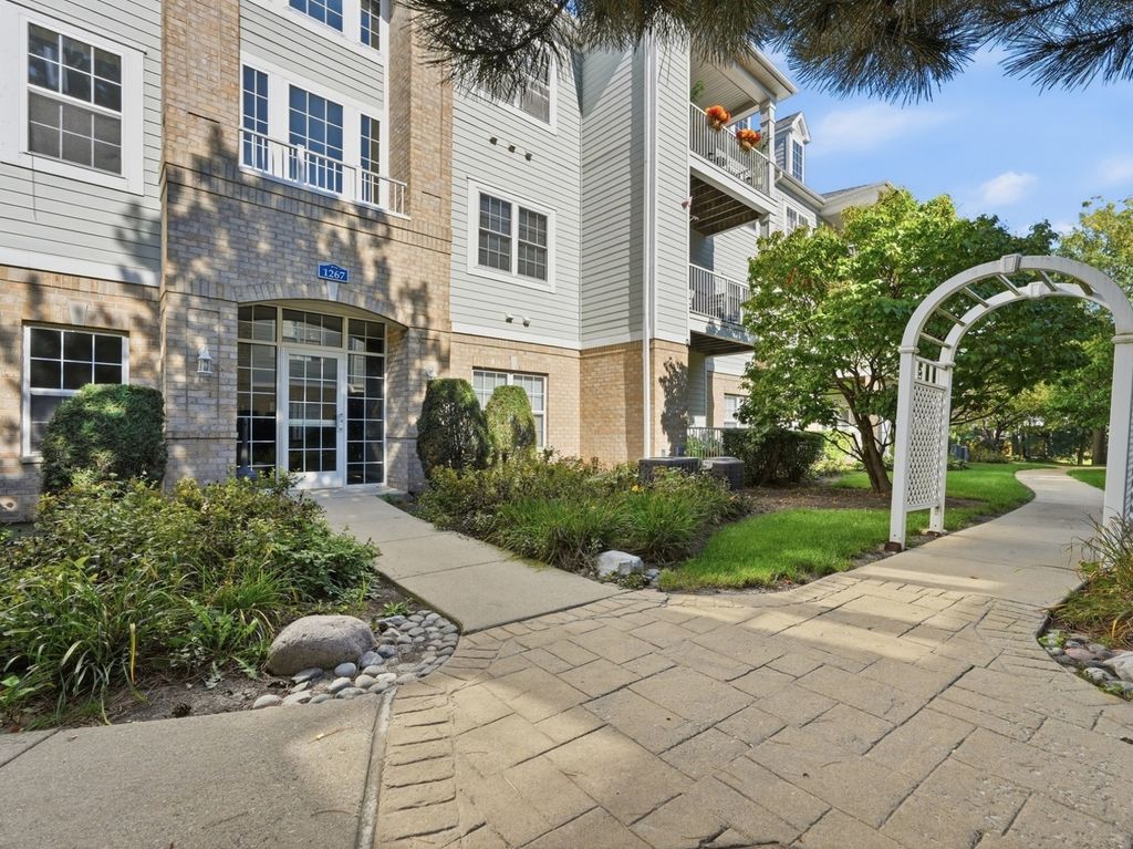 1267 W Lake Street 104, Addison, IL 60101