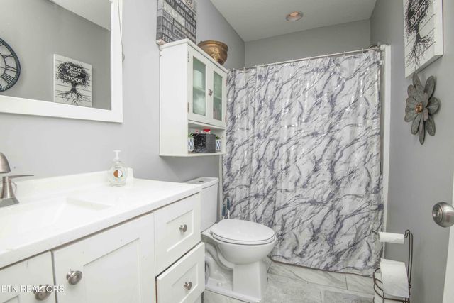 8532 Three Points Rd, Knoxville, TN 37924