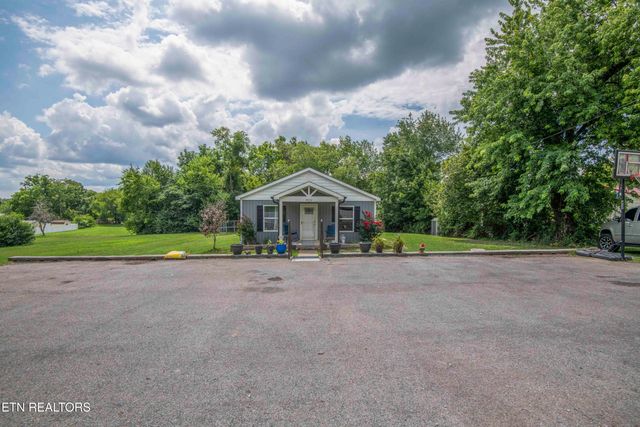 8532 Three Points Rd, Knoxville, TN 37924