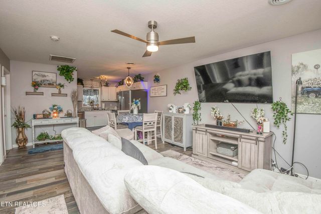 8532 Three Points Rd, Knoxville, TN 37924