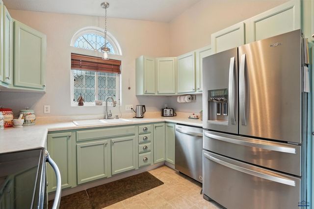 636 EARLEEN ST, Rapid City, SD 57701