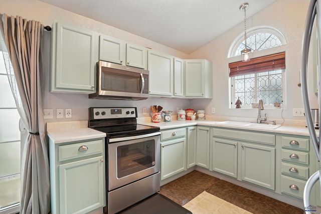 636 EARLEEN ST, Rapid City, SD 57701