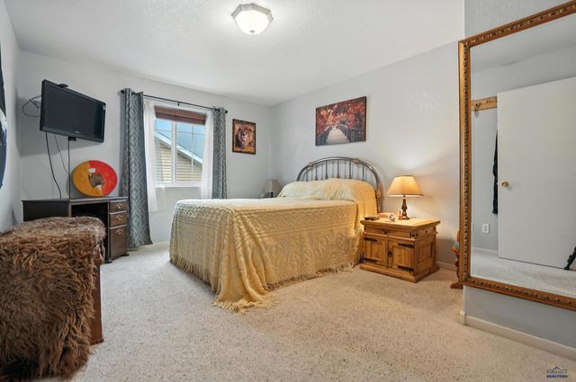 636 EARLEEN ST, Rapid City, SD 57701