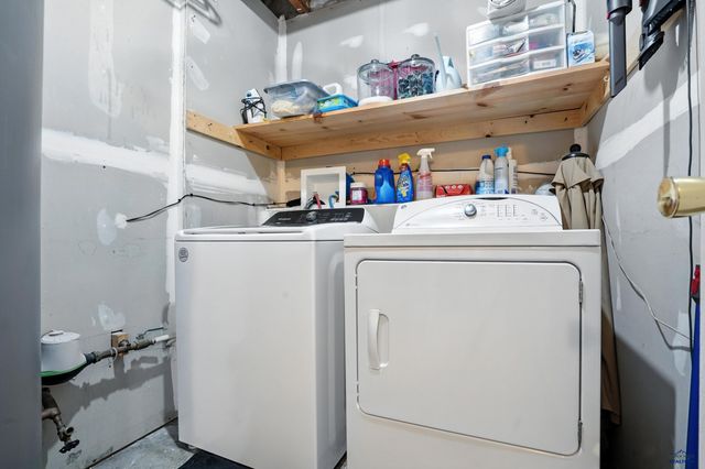 636 EARLEEN ST, Rapid City, SD 57701