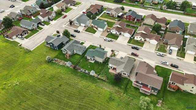 636 EARLEEN ST, Rapid City, SD 57701