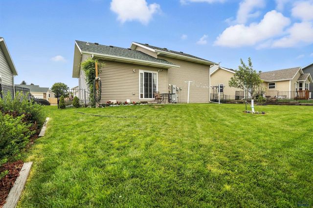 636 EARLEEN ST, Rapid City, SD 57701