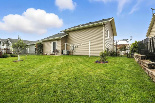 636 EARLEEN ST, Rapid City, SD 57701