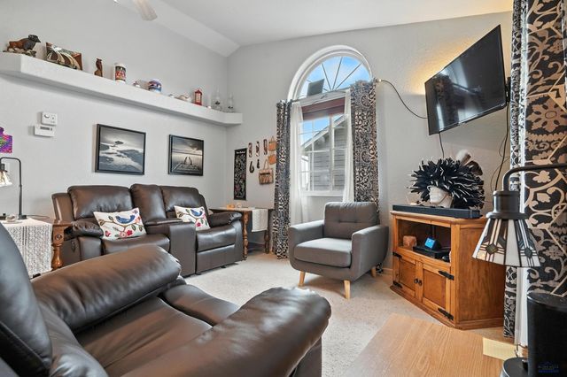 636 EARLEEN ST, Rapid City, SD 57701