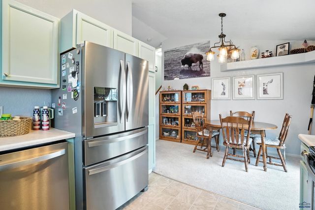 636 EARLEEN ST, Rapid City, SD 57701