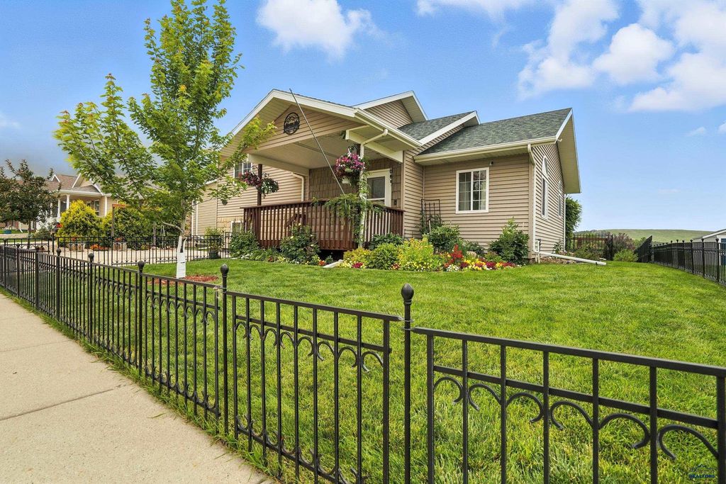 636 EARLEEN ST, Rapid City, SD 57701