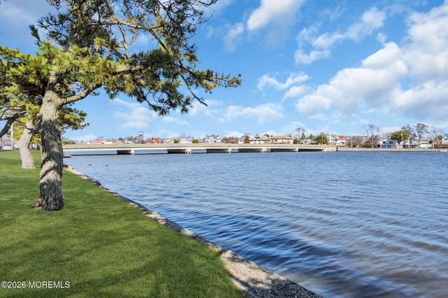 302 Deal Lake Drive 18, Asbury Park, NJ 07712