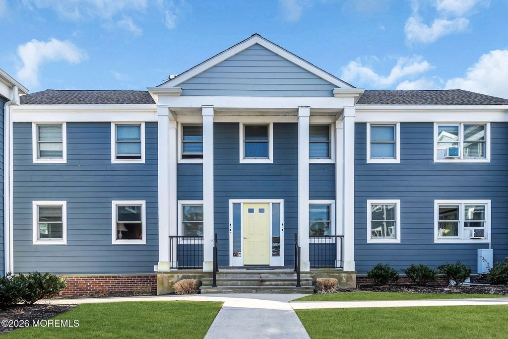 302 Deal Lake Drive 18, Asbury Park, NJ 07712