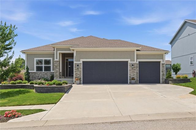 7450 NW Douglas Court, Parkville, MO 64152