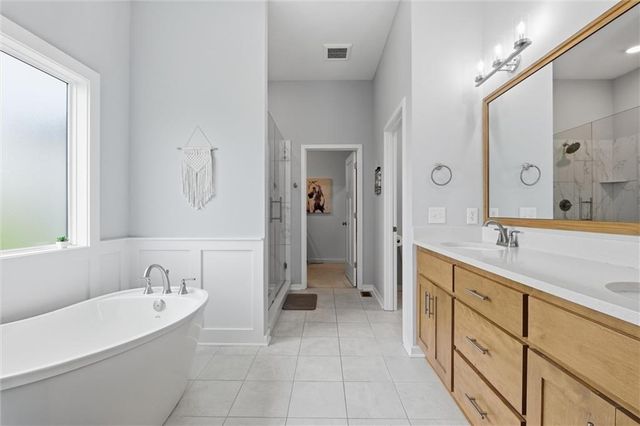 7450 NW Douglas Court, Parkville, MO 64152