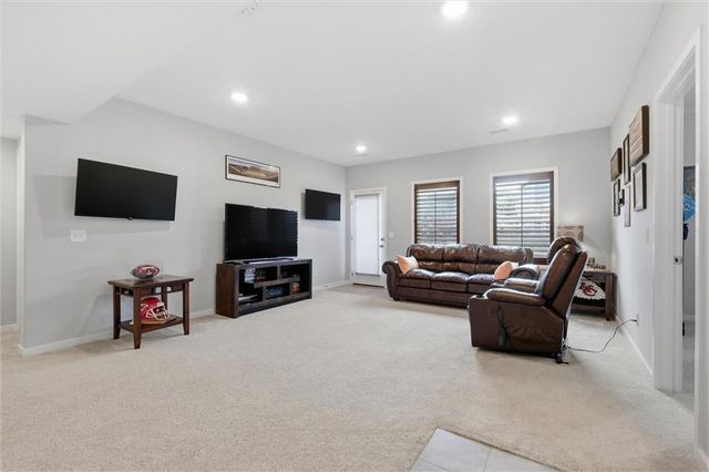 7450 NW Douglas Court, Parkville, MO 64152