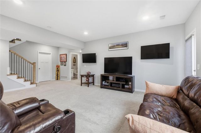 7450 NW Douglas Court, Parkville, MO 64152